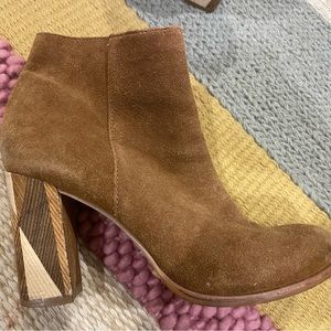 Brown suede, very cool 3 inch heel. Wood heel. I bought used and never wore.